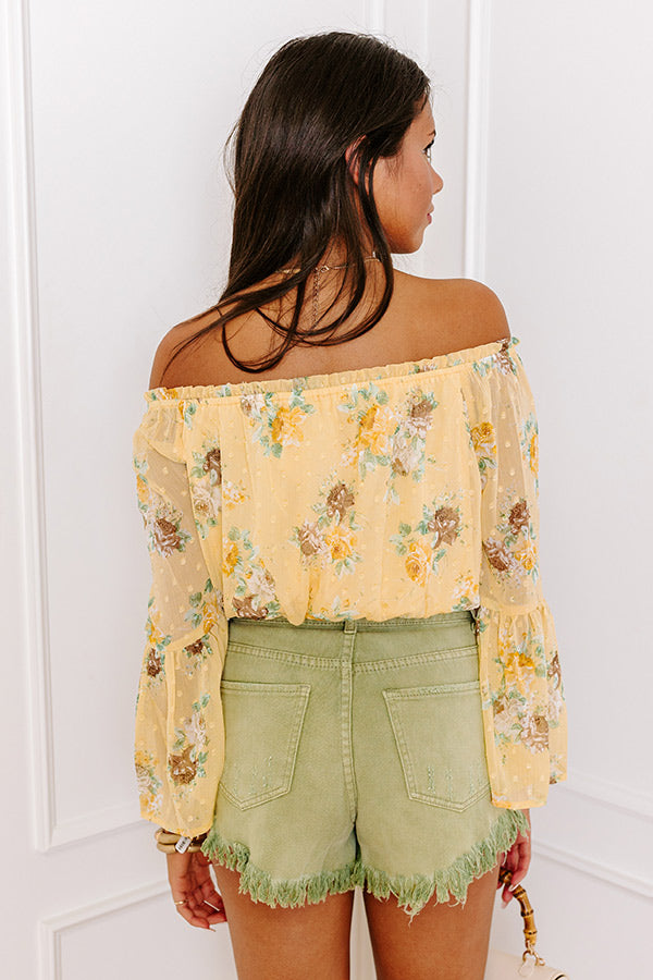 Ultimate Weekend Oasis Floral Crop Top