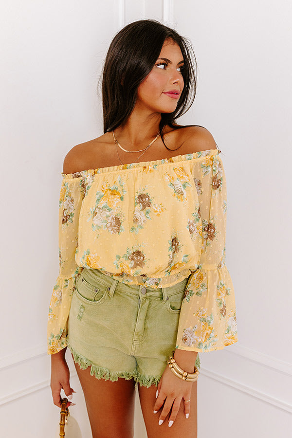 Ultimate Weekend Oasis Floral Crop Top